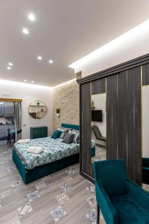Suite Na' Poesia Santa Chiara Ztl Naples Apartment