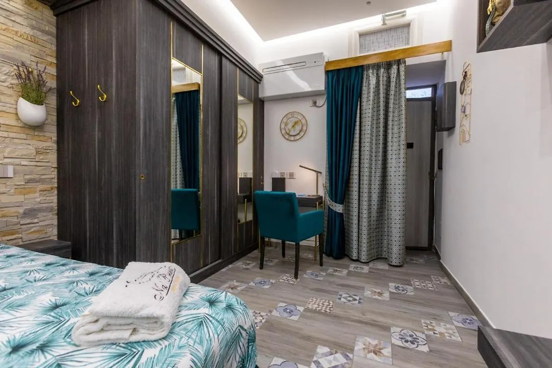 Apartment Suite Na' Poesia Santa Chiara Ztl Naples