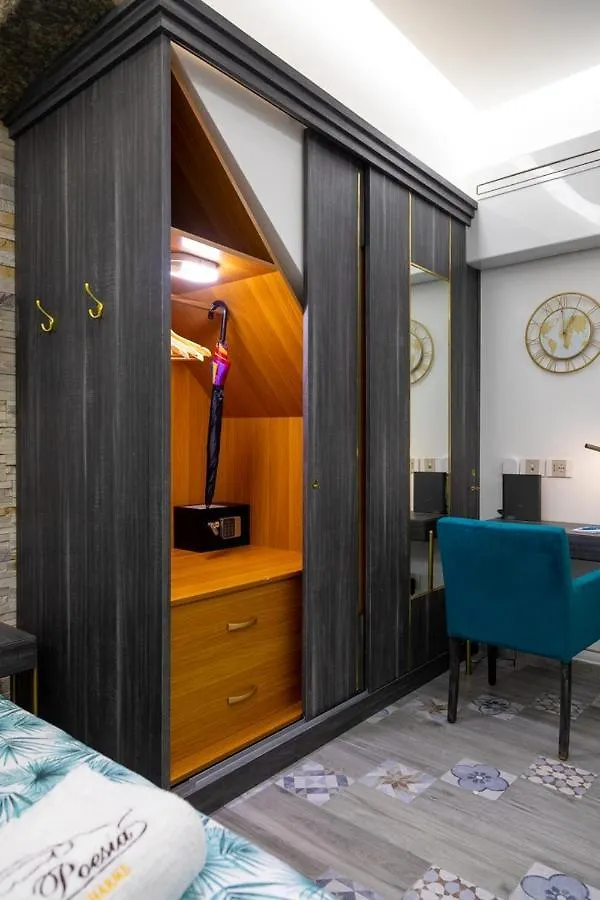 Apartment Suite Na' Poesia Santa Chiara Ztl Naples